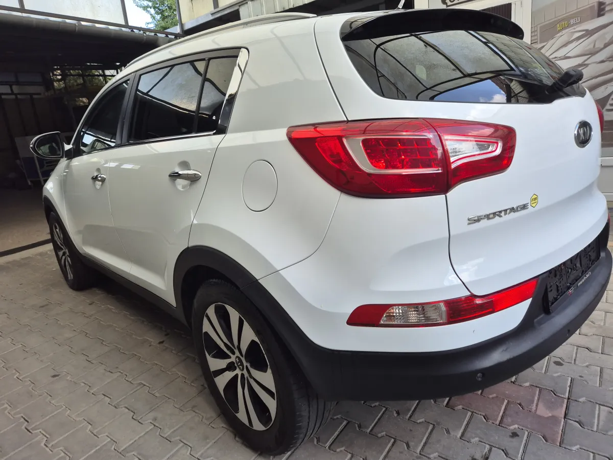 Kia Sportage 1.7 crdi (2012) - slika 8