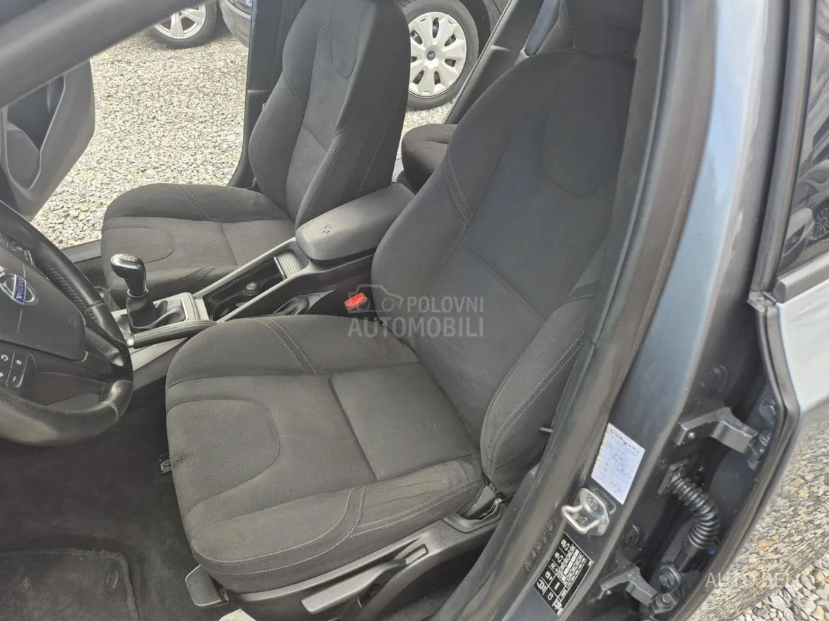 Volvo V40 2.0 d3 (2015) - slika 12