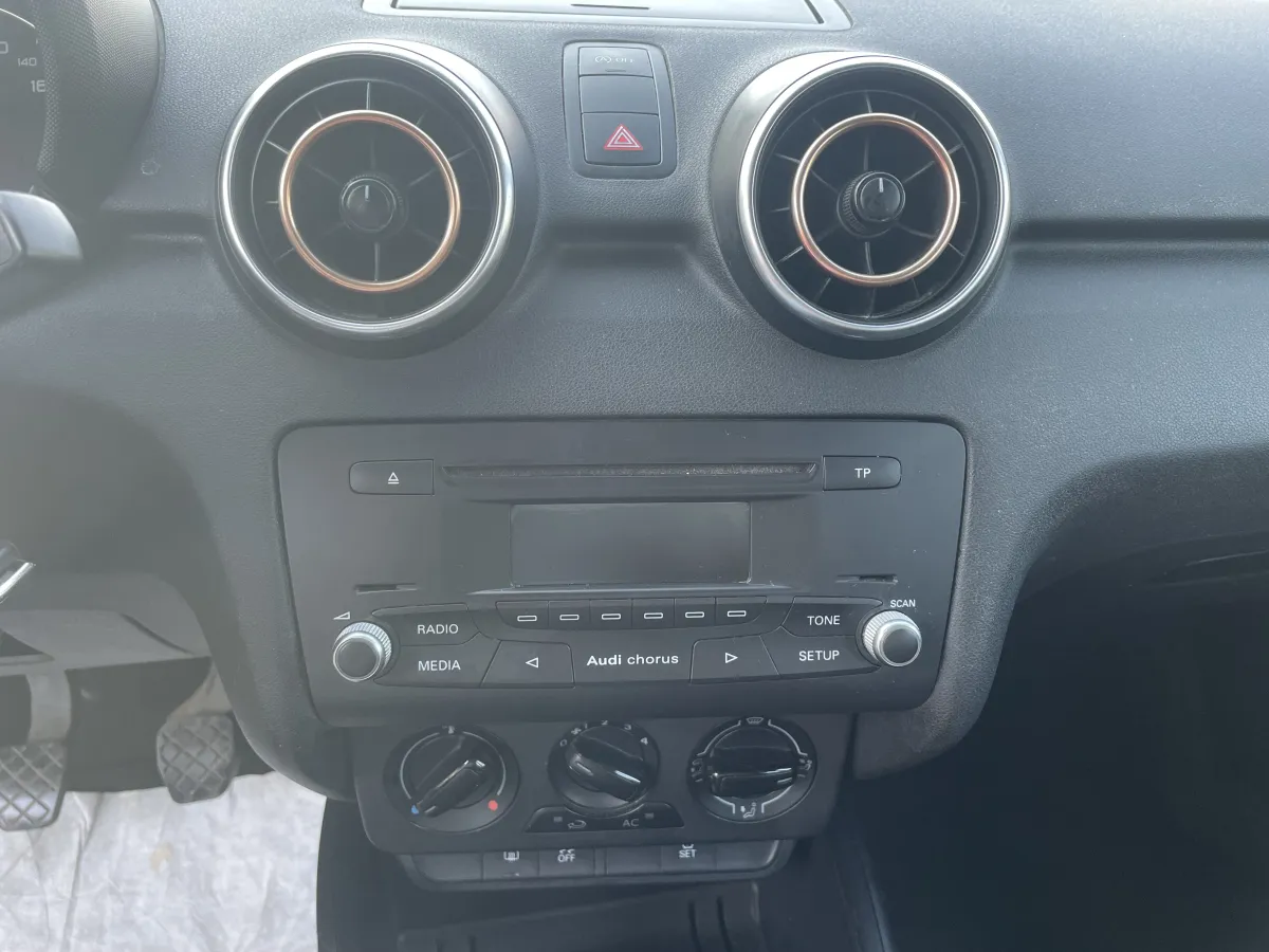 Audi A1 1.6 TDI S-Line (2014) - slika 18