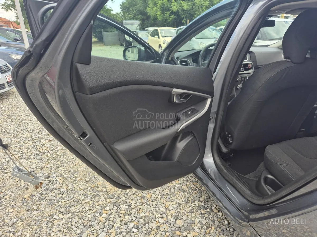 Volvo V40 2.0 d3 (2015) - slika 13