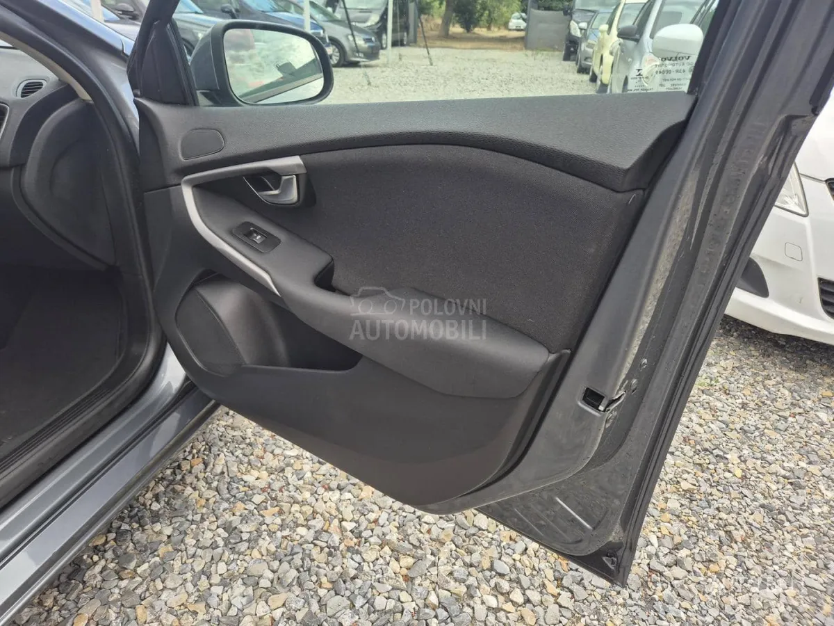 Volvo V40 2.0 d3 (2015) - slika 22