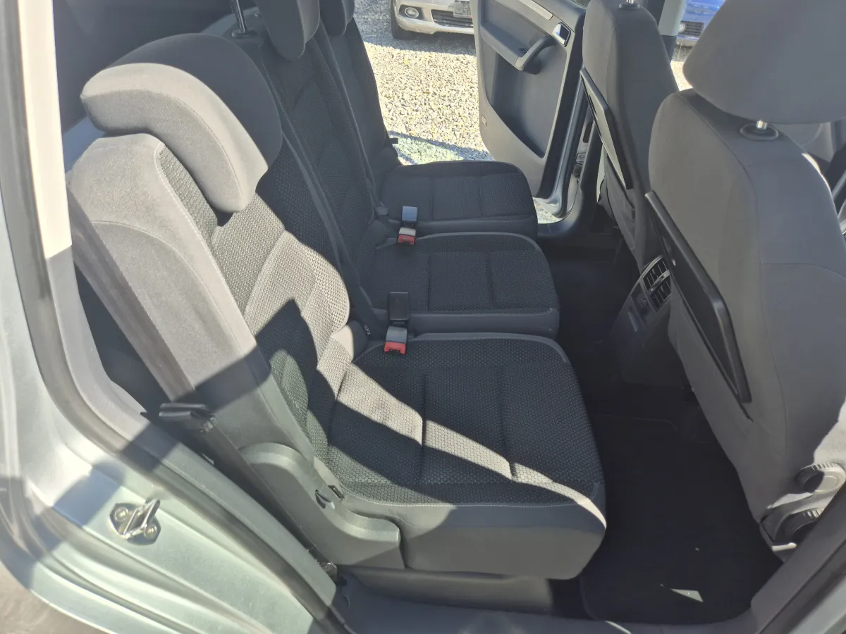 Volkswagen Touran 1.6 tdi (2011) - slika 23