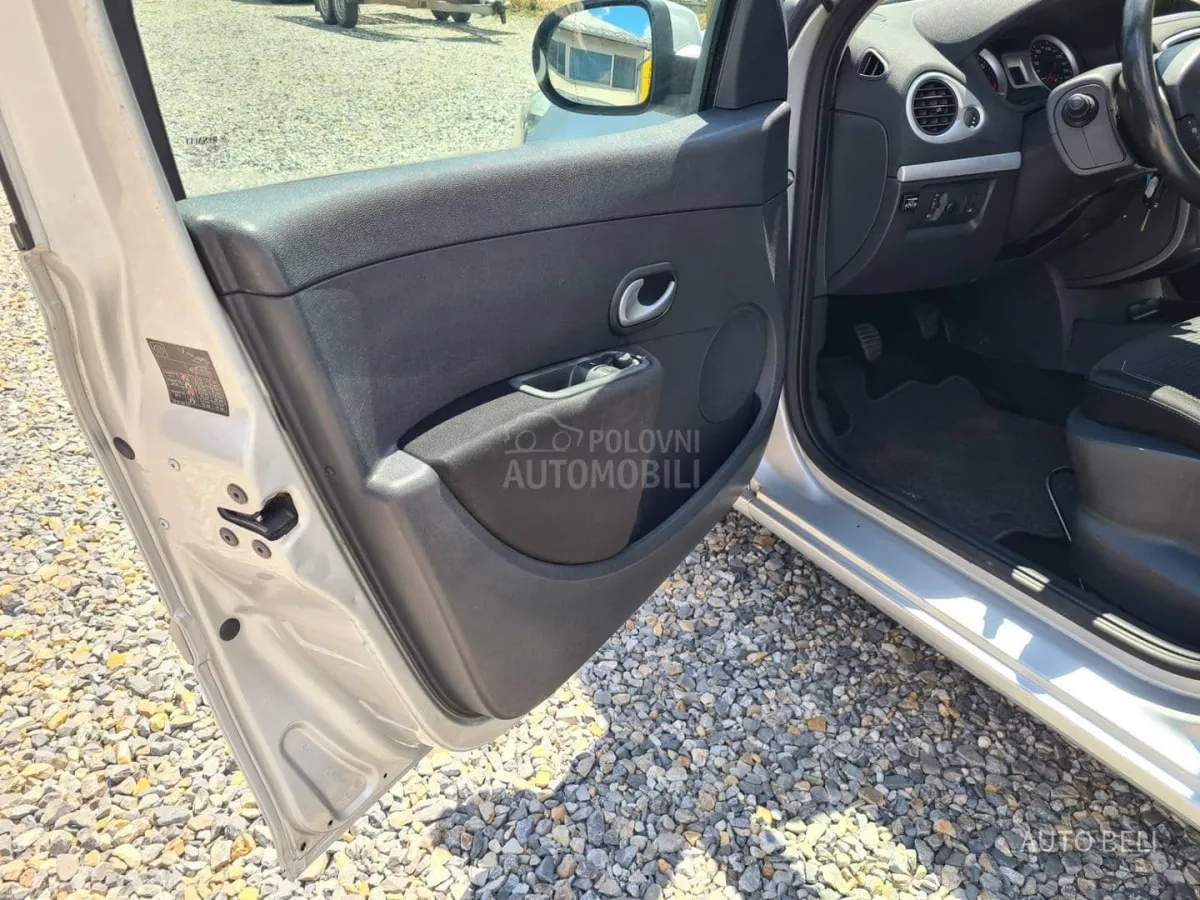 Renault Clio 1.2 (2012) - slika 13