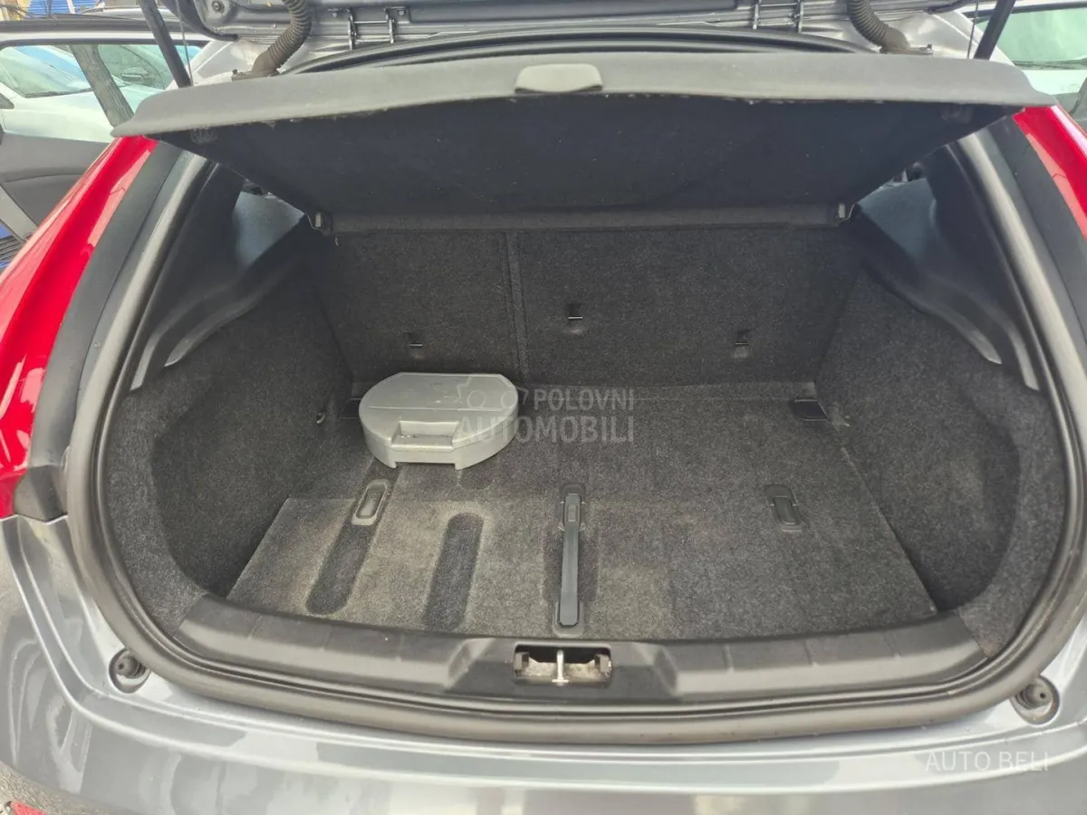 Volvo V40 2.0 d3 (2015) - slika 16