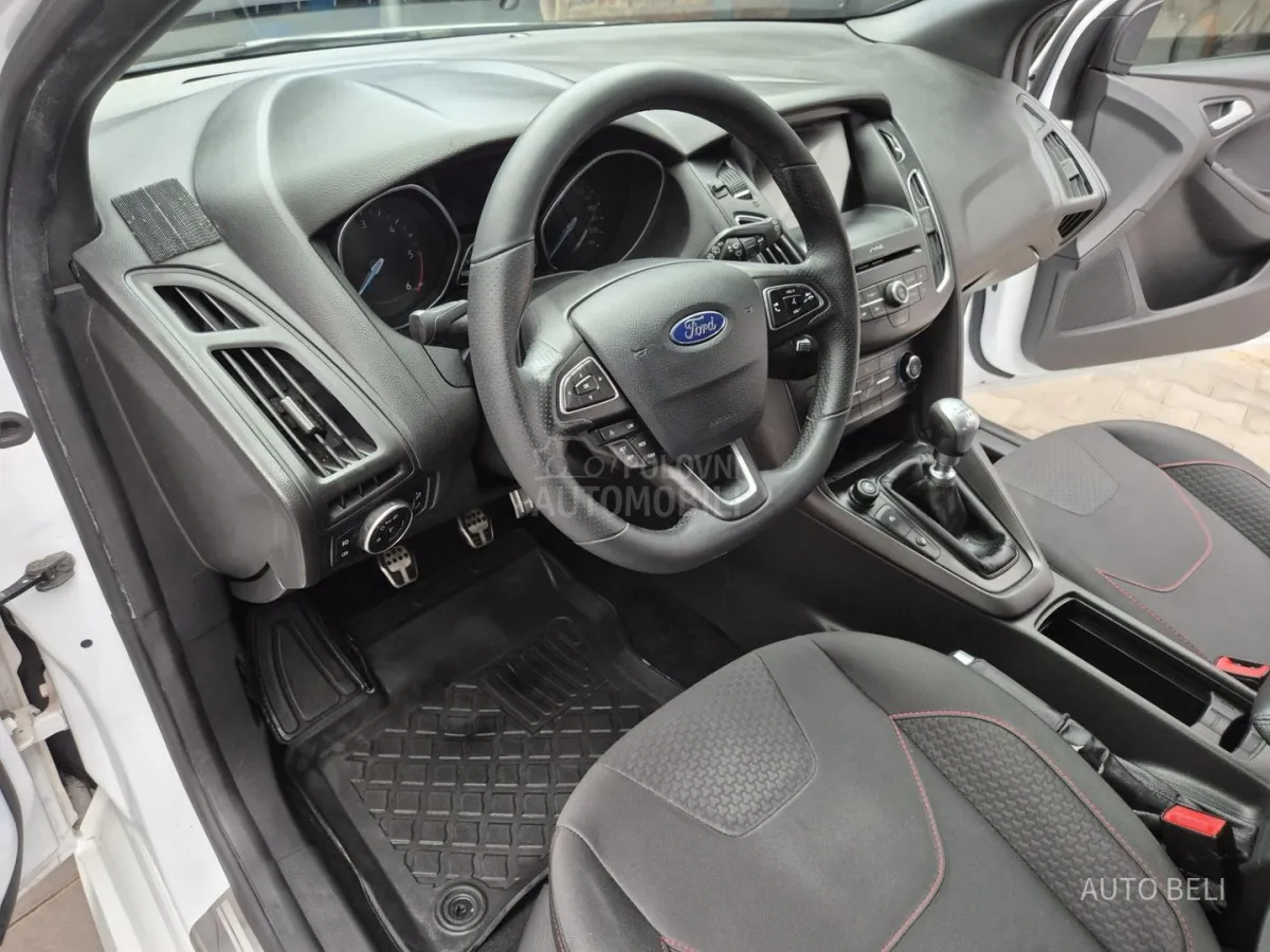 Ford Focus 1.5 ST-Line (2017) - slika 15