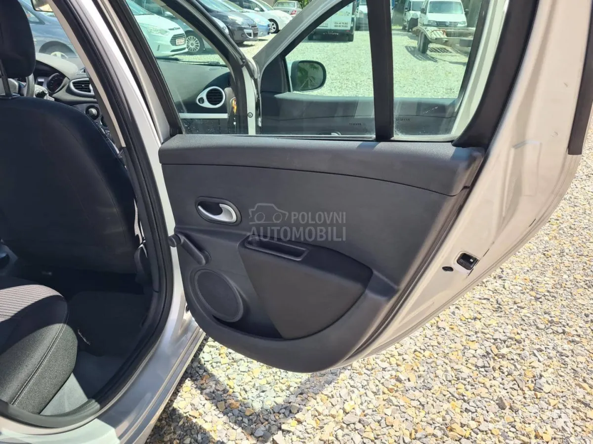 Renault Clio 1.2 (2012) - slika 21