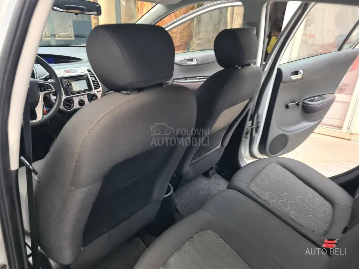 Hyundai i20 1.4 crdi (2011) - slika 16