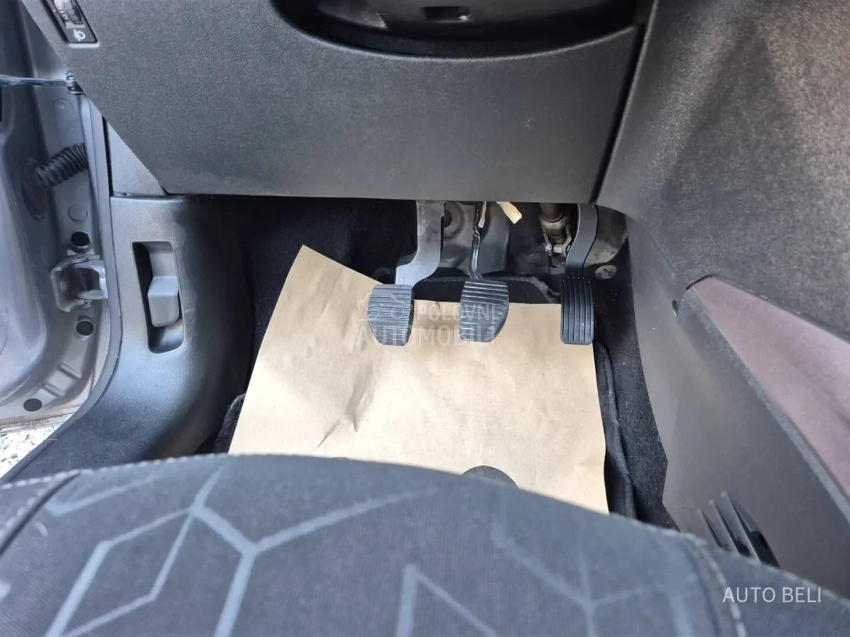 Peugeot 2008 1.4 hdi (2014) - slika 36