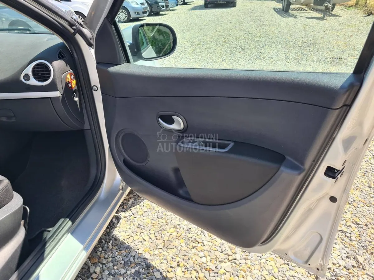 Renault Clio 1.2 (2012) - slika 24