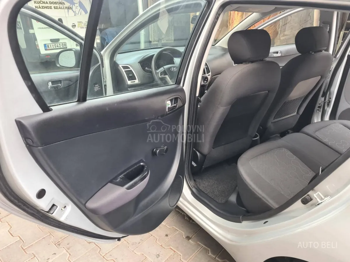 Hyundai i20 1.4 crdi (2011) - slika 15