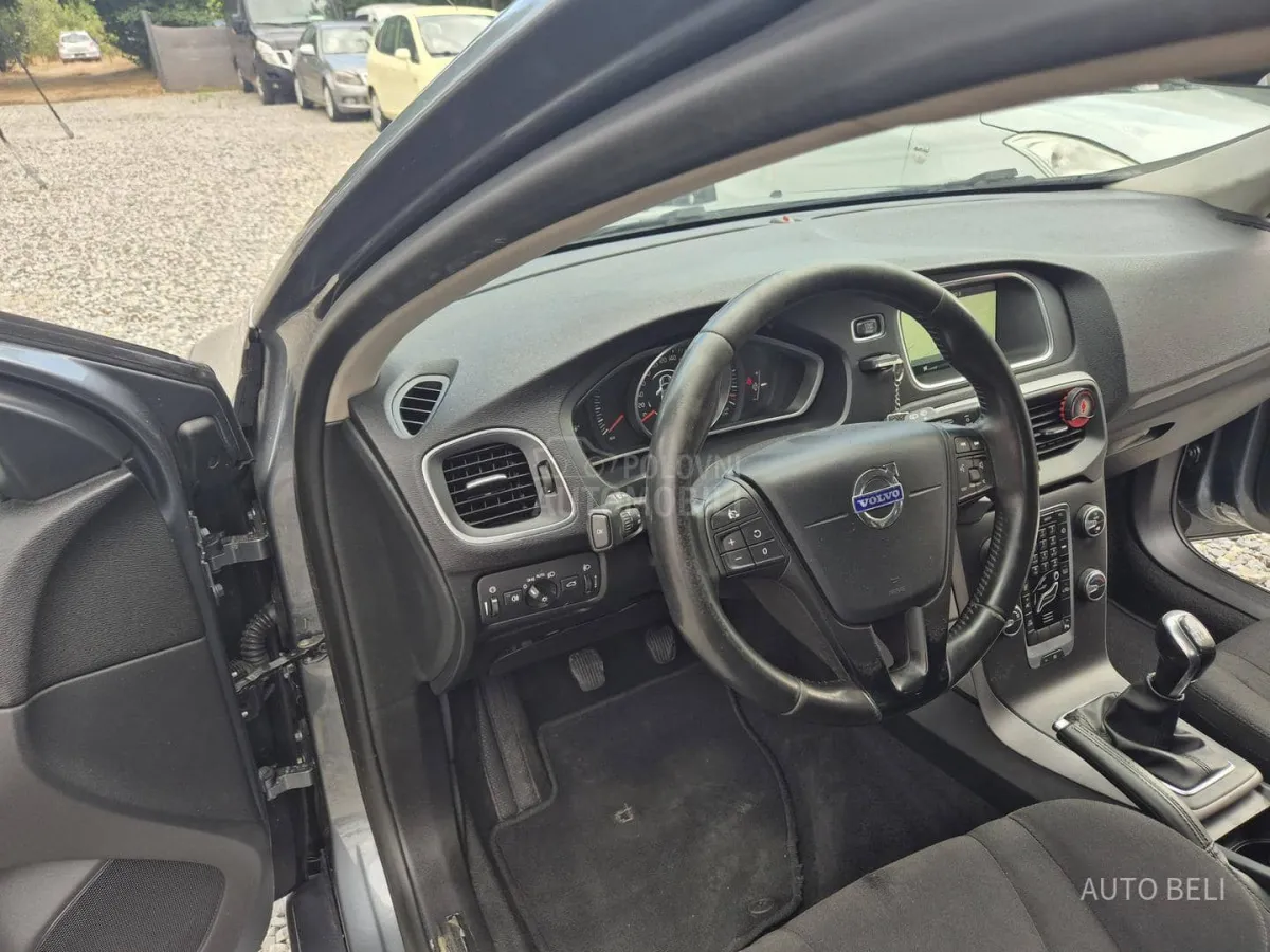 Volvo V40 2.0 d3 (2015) - slika 11