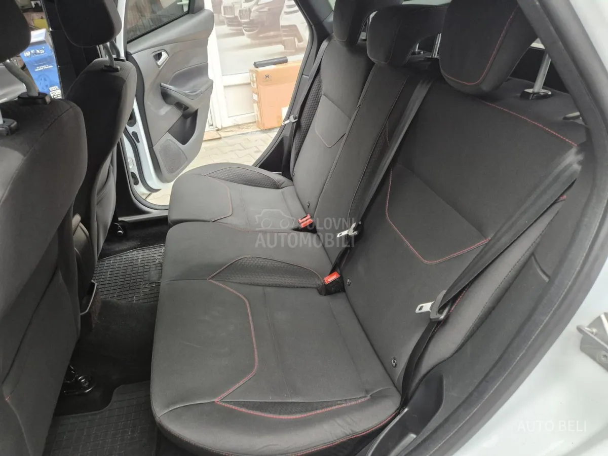 Ford Focus 1.5 ST-Line (2017) - slika 19