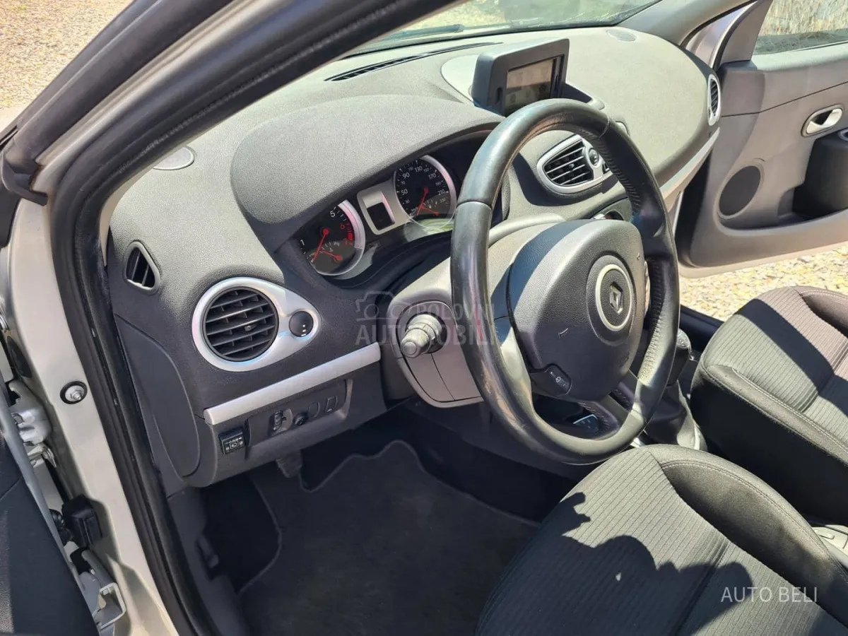 Renault Clio 1.2 (2012) - slika 14