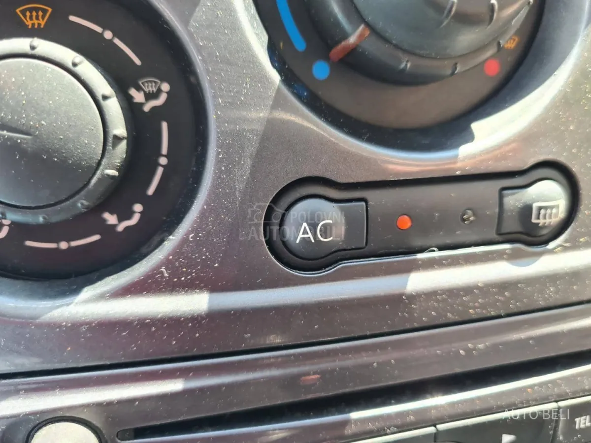 Renault Clio 1.2 (2012) - slika 36
