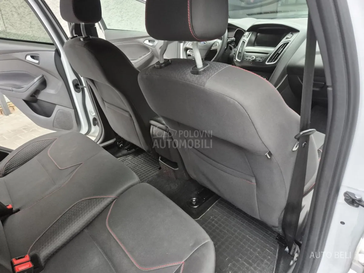 Ford Focus 1.5 ST-Line (2017) - slika 25