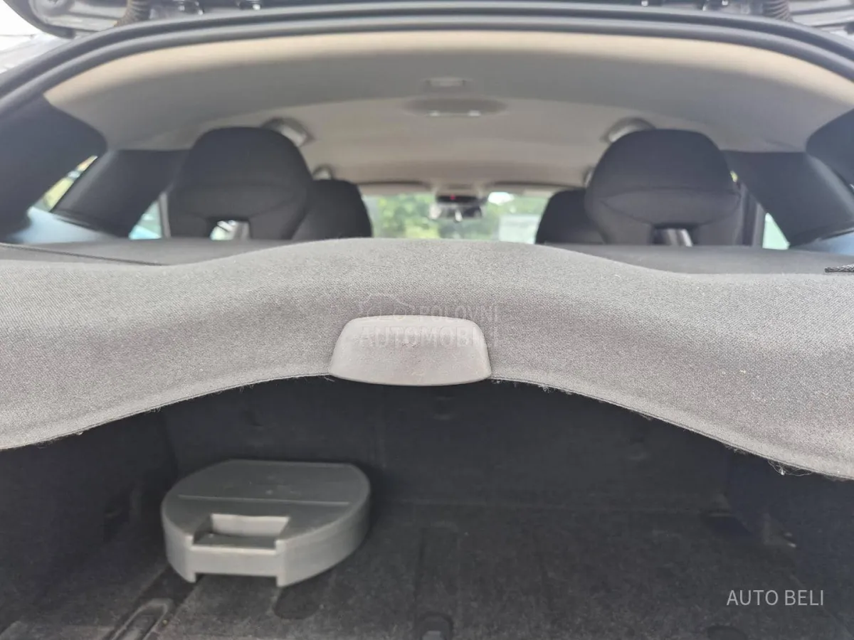 Volvo V40 2.0 d3 (2015) - slika 18
