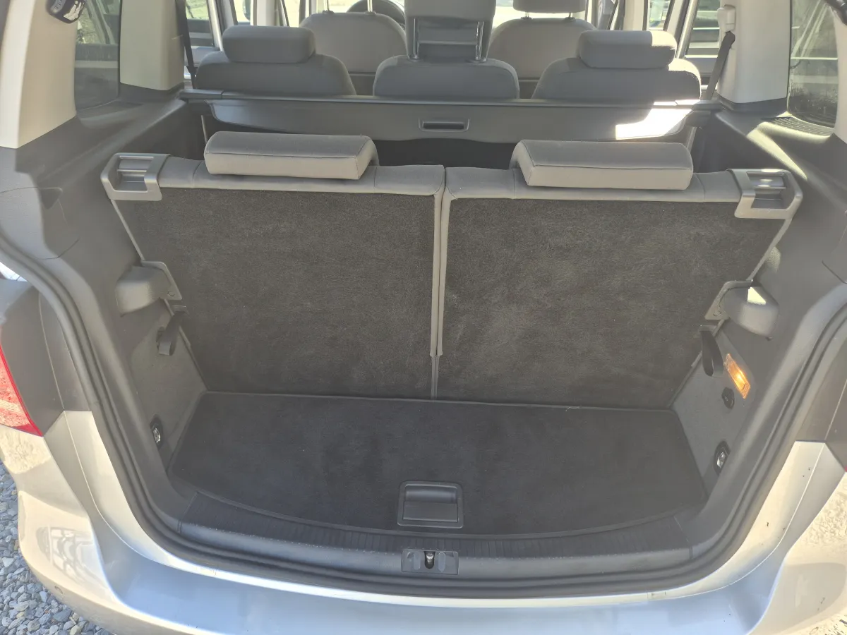 Volkswagen Touran 1.6 tdi (2011) - slika 18