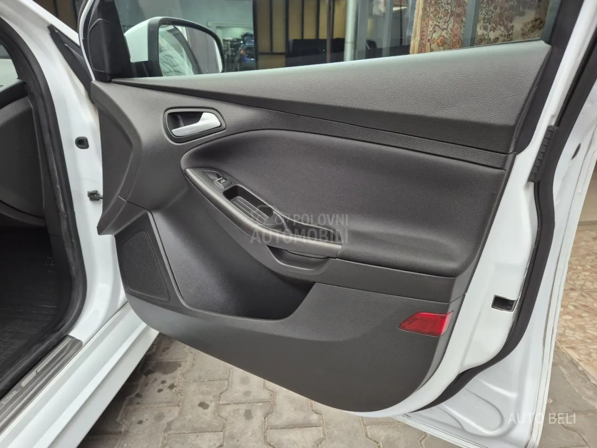 Ford Focus 1.5 ST-Line (2017) - slika 27