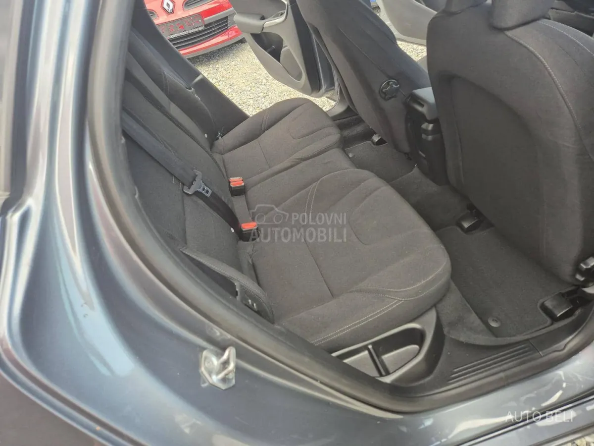 Volvo V40 2.0 d3 (2015) - slika 21