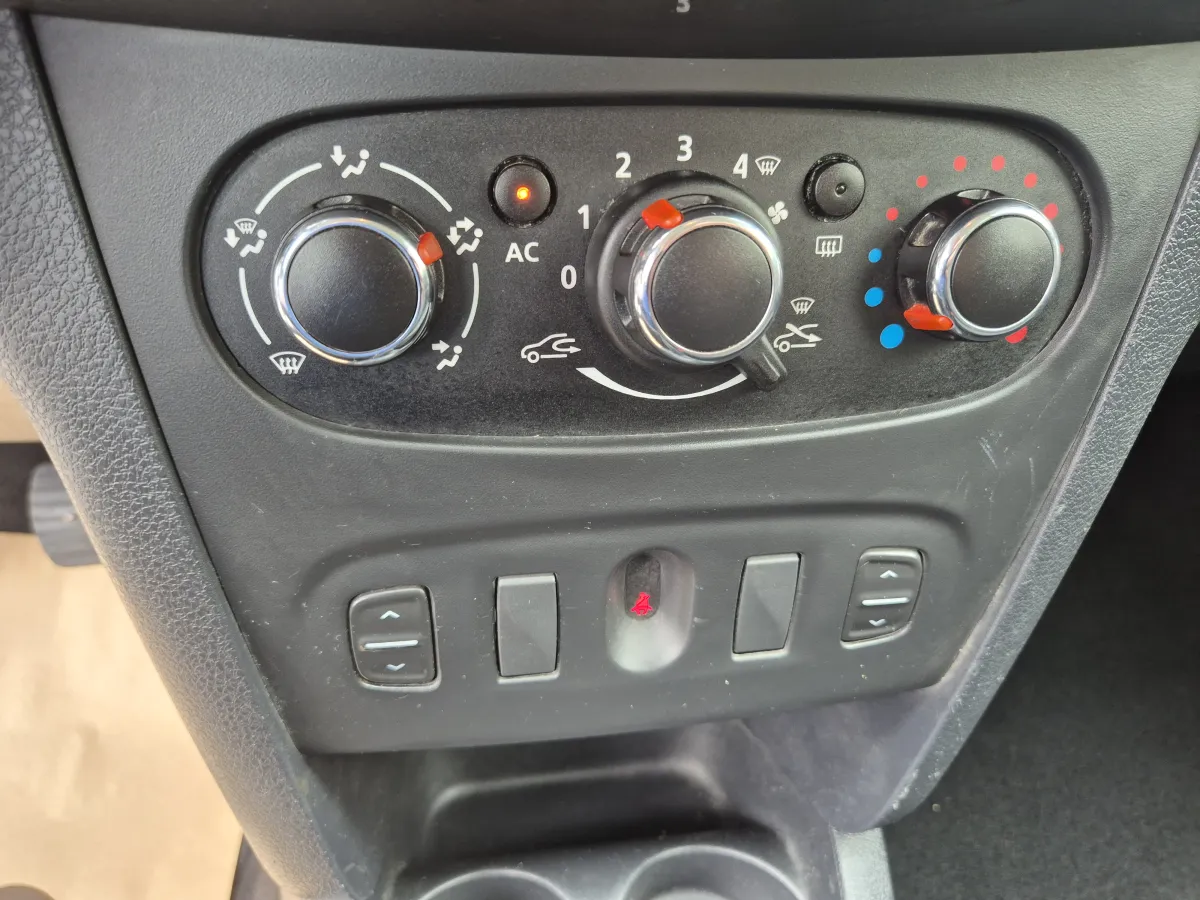 Dacia Sandero 1.5 DCI (2014) - slika 28